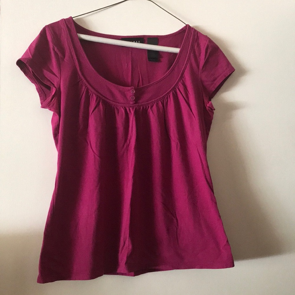 Sweet capped sleeve T-shirt. Cotton. Scoop neck